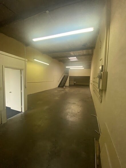 9618 Santa Fe Springs Rd, Santa Fe Springs, CA for lease - Building Photo - Image 3 of 15