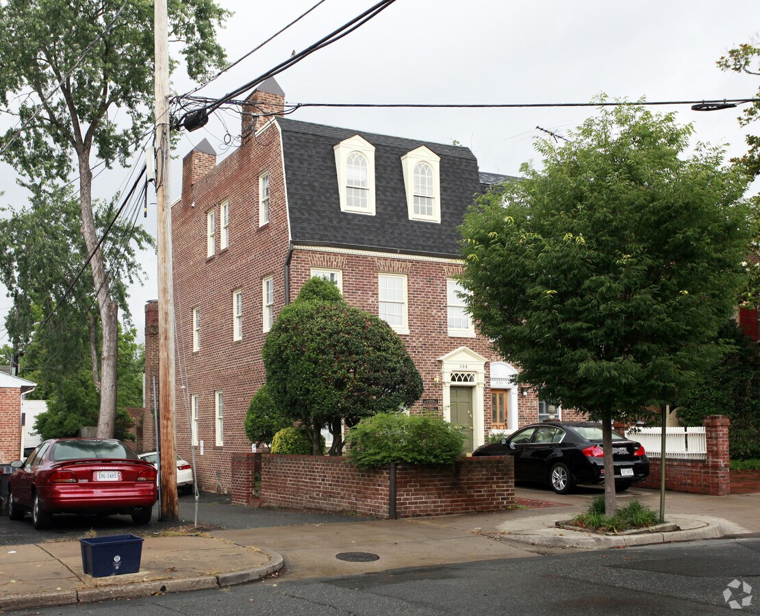 108 N Payne St, Alexandria, VA 22314