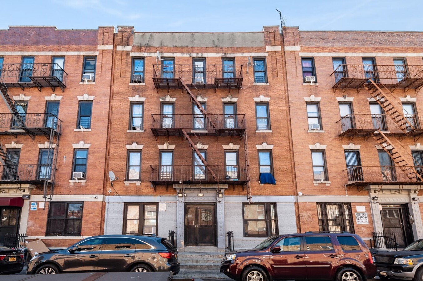 242425 Beaumont Ave, Bronx, NY 10458