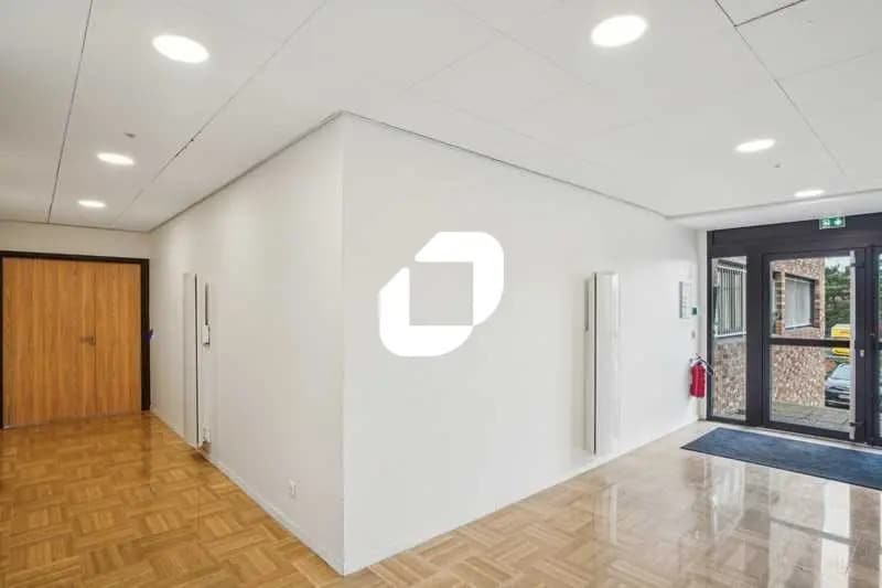 4 Rue De La Terre De Feu, Les Ulis for lease - Interior Photo - Image 2 of 17