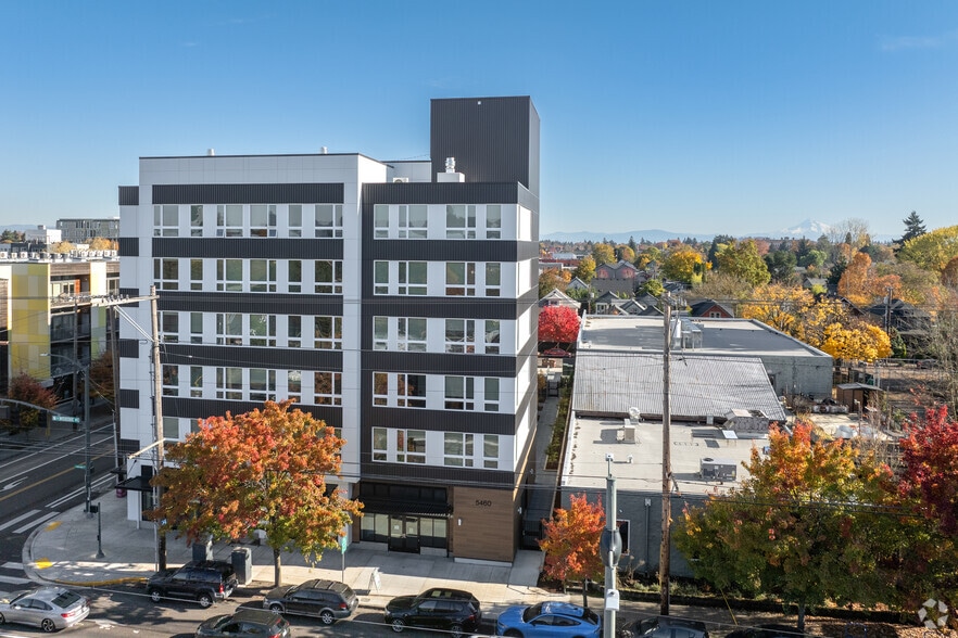 5460 N Interstate Ave, Portland, OR for lease - Building Photo - Image 3 of 55