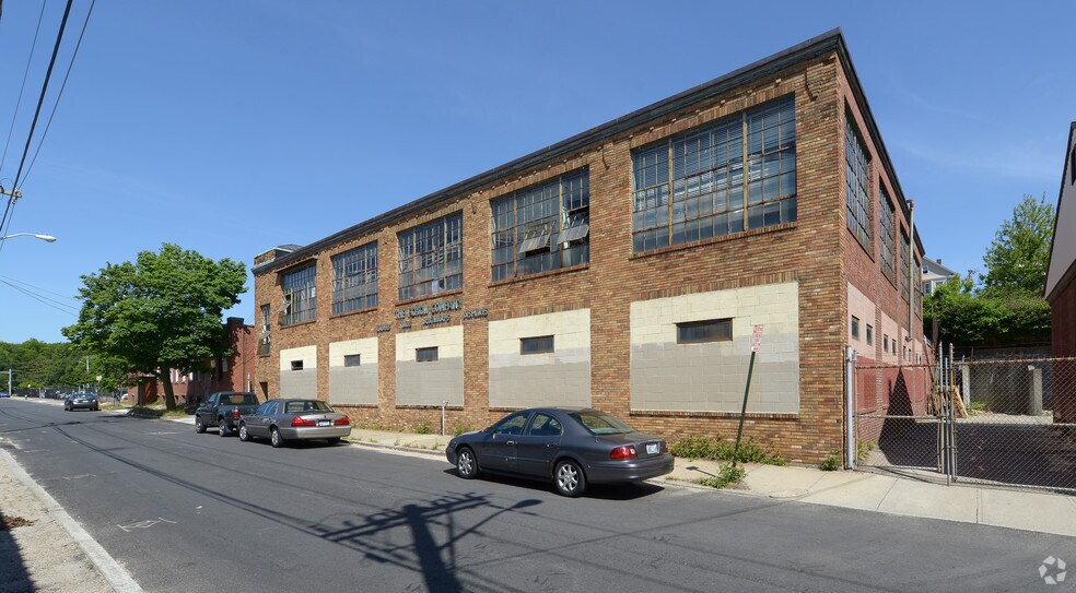 233-241 W Park St, Providence, RI for sale - Primary Photo - Image 1 of 1