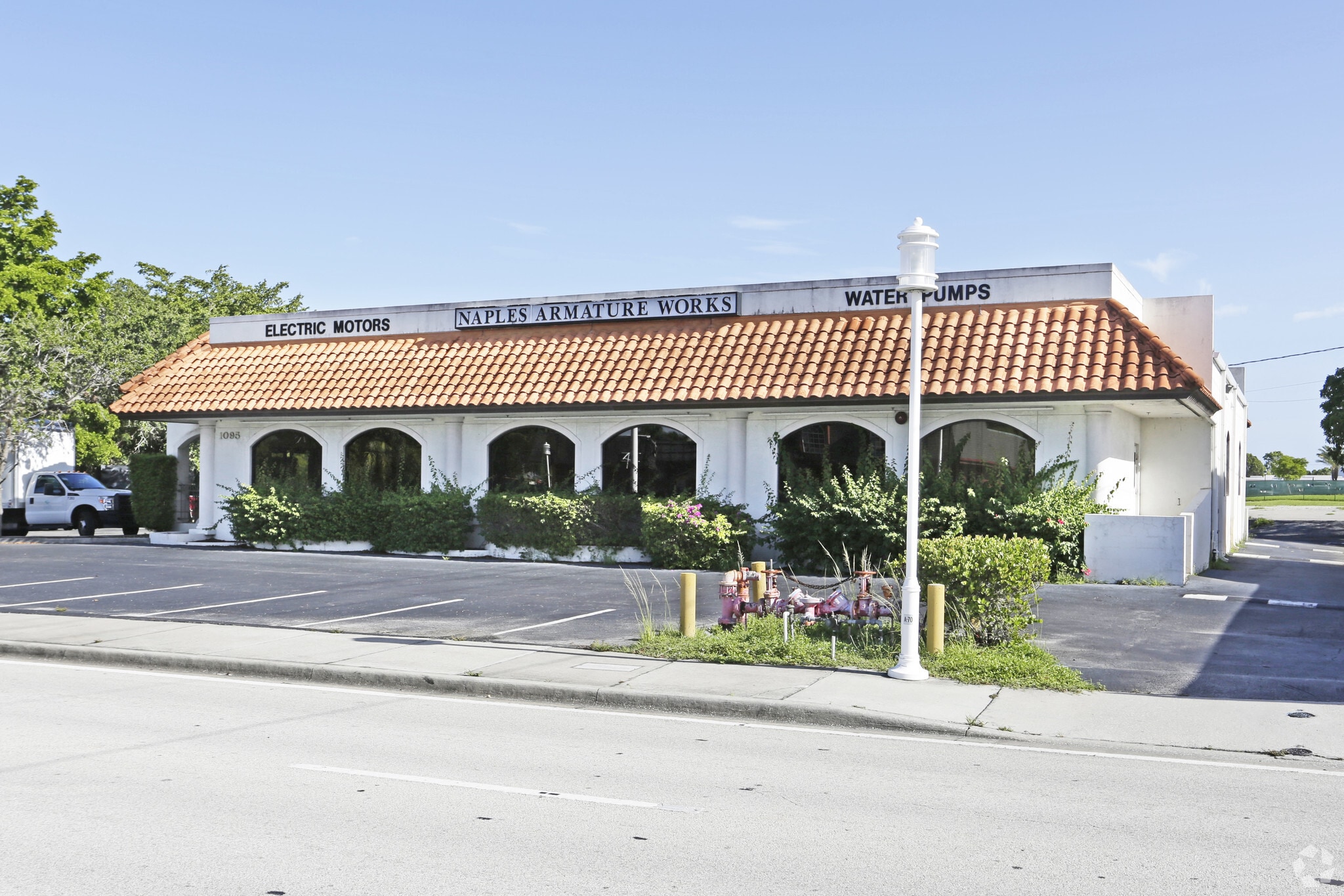 1095 5th Ave S, Naples, FL for lease Primary Photo- Image 1 of 6