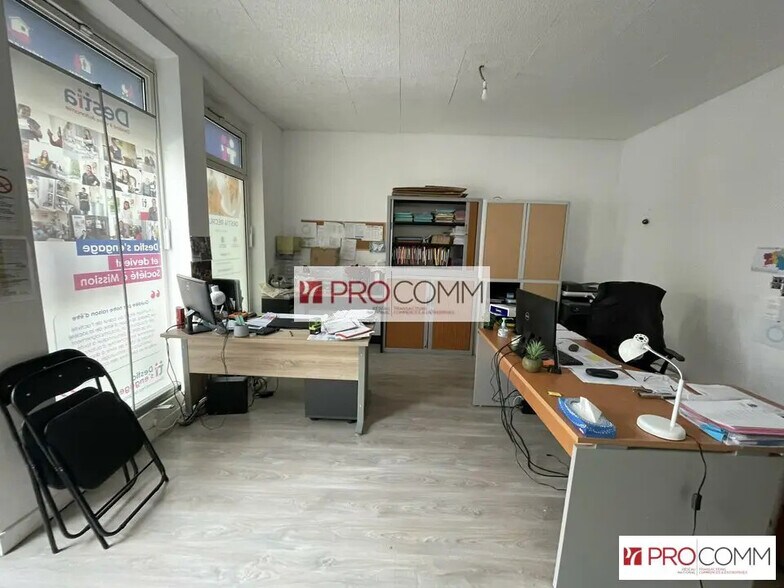 Retail in Chartres for lease - Interior Photo - Image 2 of 5