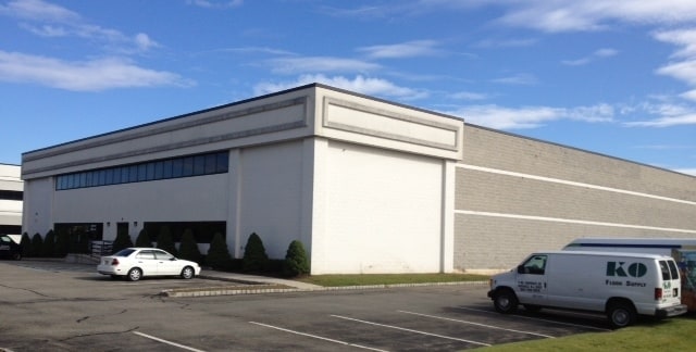 8 N Corporate Dr, Riverdale, NJ for lease - Building Photo - Image 2 of 15