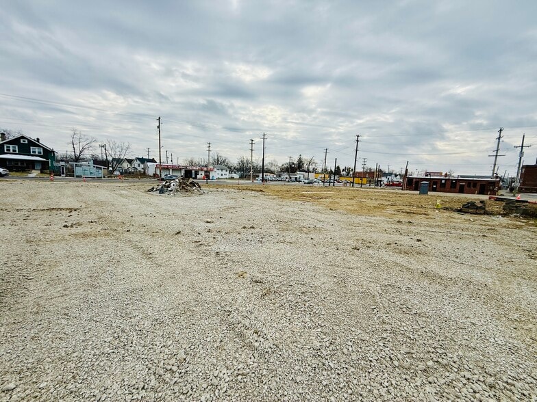 2301 Cleveland Ave, Columbus, OH for sale - Primary Photo - Image 1 of 11