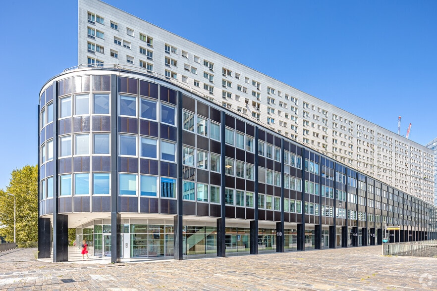 8-30 Terrasse Bellini, Puteaux for lease - Building Photo - Image 3 of 7