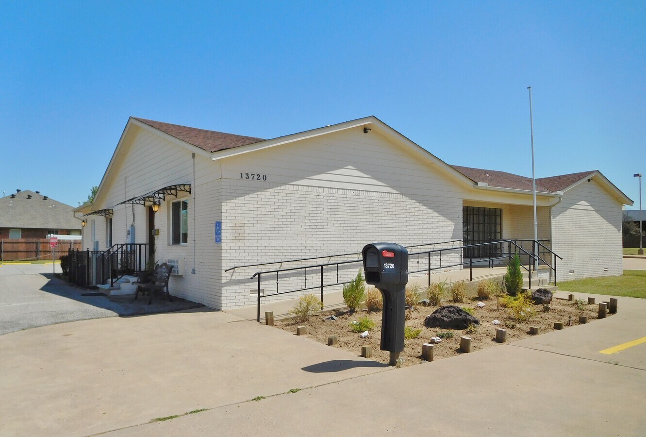 13720 N Bryant Ave, Edmond, OK 73013