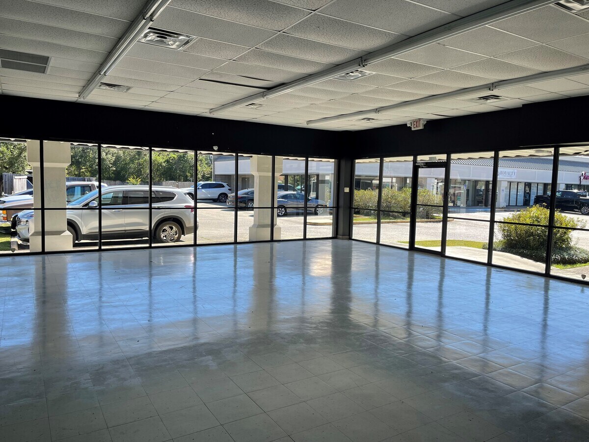 534 Gause Blvd E, Slidell, LA 70458 Oak Villiage Shopping Center