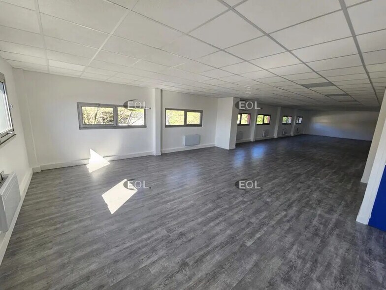 Flex in Orly for lease - Interior Photo - Image 3 of 8