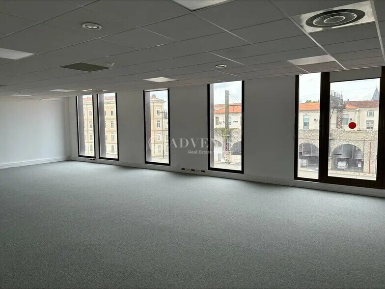 Office in Nîmes for lease - Interior Photo - Image 1 of 6