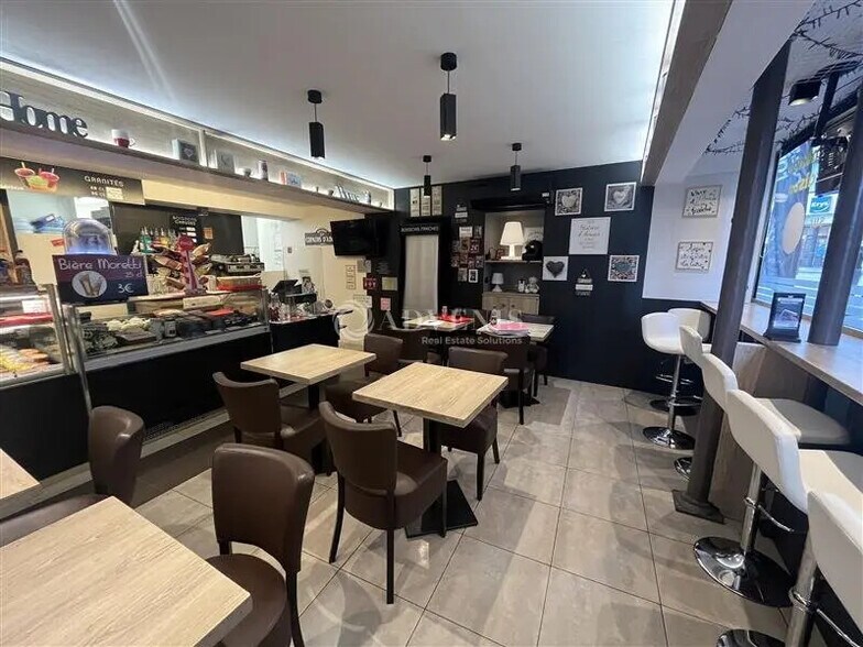 Retail in Brive-la-Gaillarde for lease - Interior Photo - Image 2 of 5