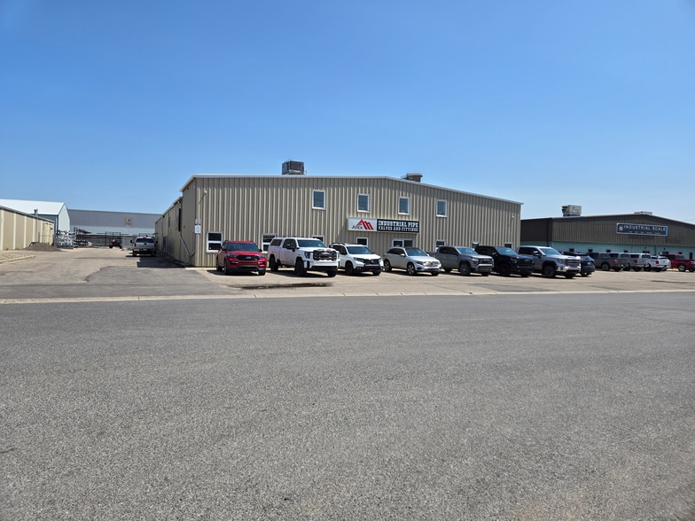 435 Maxwell Cres, Regina, SK for sale - Building Photo - Image 1 of 5