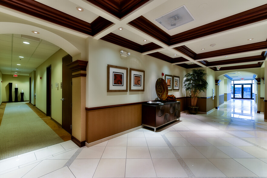 150 Harvester Dr, Burr Ridge, IL for lease - Lobby - Image 3 of 11