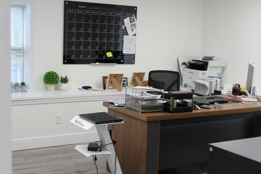 442 Westfield St, West Springfield, MA for sale - Building Photo - Image 3 of 8