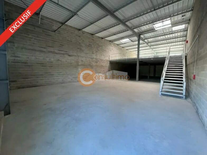 Flex in Mios for sale - Interior Photo - Image 2 of 8