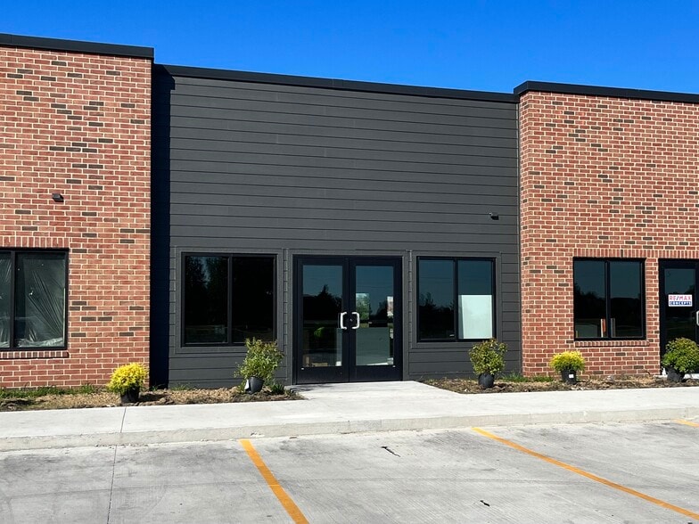 925 N US HWY 69, Huxley, IA for sale - Building Photo - Image 1 of 1