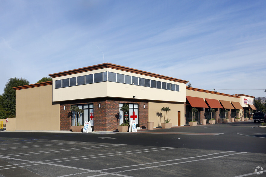 22950 Vanowen St, West Hills, CA for lease - Primary Photo - Image 2 of 9