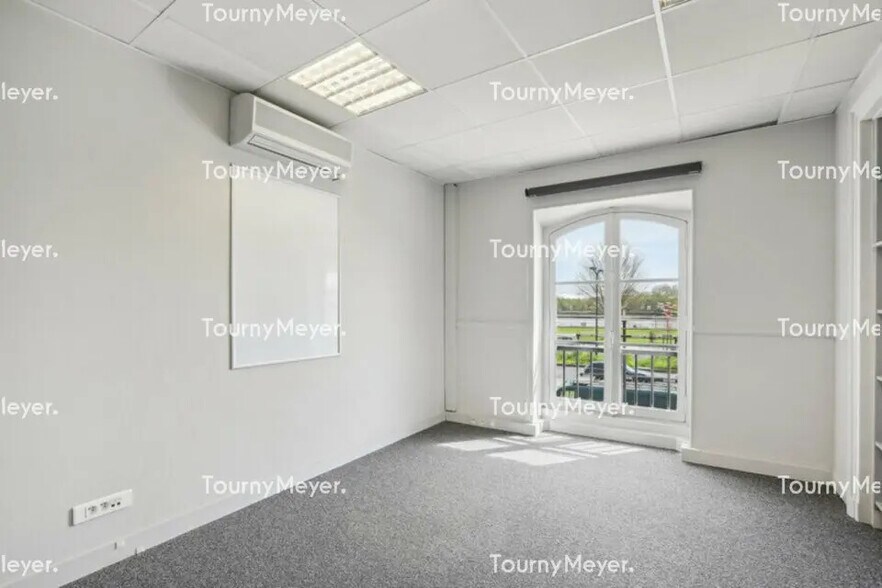 Office in Bordeaux for lease - Interior Photo - Image 3 of 4