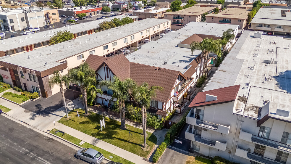 18551 Prairie St, Northridge, CA for sale - Building Photo - Image 3 of 17