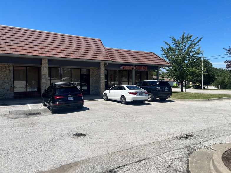 605-623 NE Woods Chapel Rd, Lees Summit, MO for lease - Building Photo - Image 2 of 5