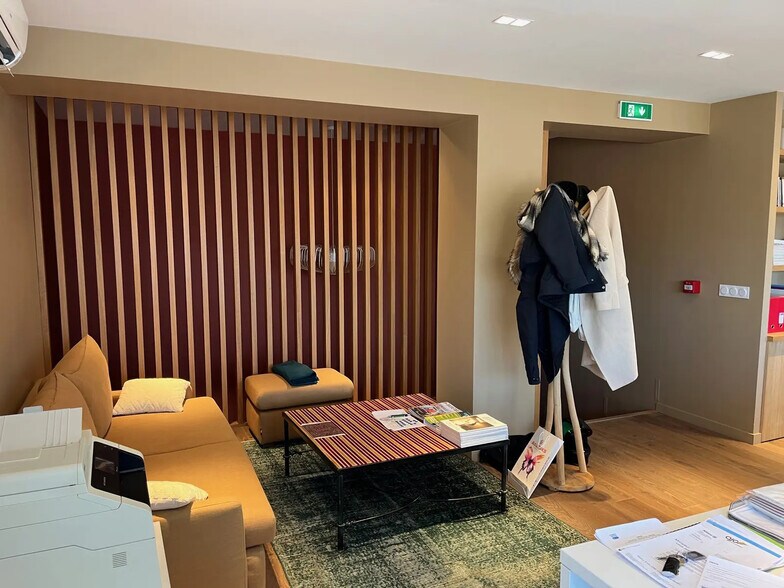 Office in Puget-sur-Argens for lease - Interior Photo - Image 3 of 5