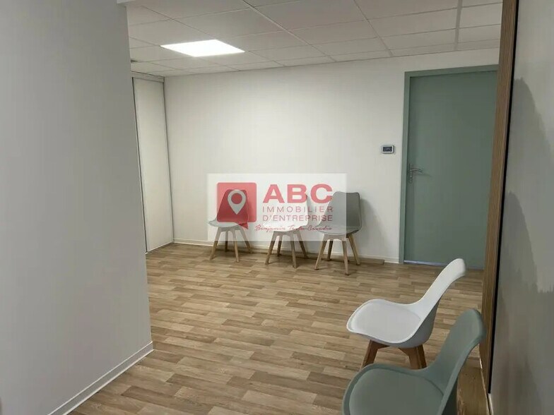 Office in Perpignan for lease - Interior Photo - Image 2 of 6