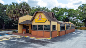 120 Westmonte Dr, Altamonte Springs FL - Motel