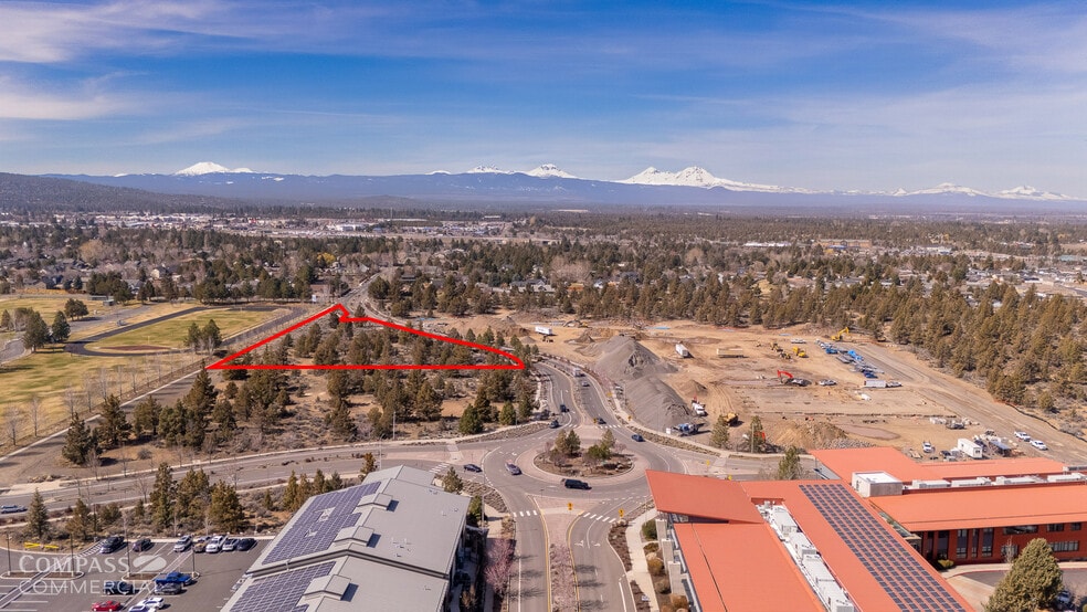 20835 Cooley Rd, Bend, OR for sale - Building Photo - Image 2 of 8