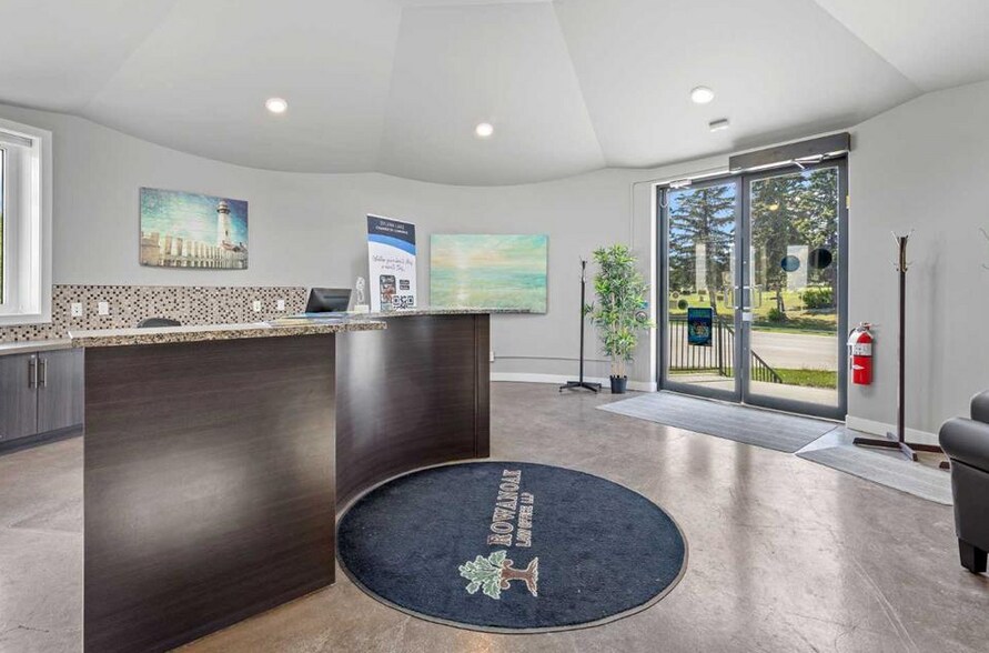 110 Pelican Pl, Sylvan Lake, AB for sale - Interior Photo - Image 3 of 48