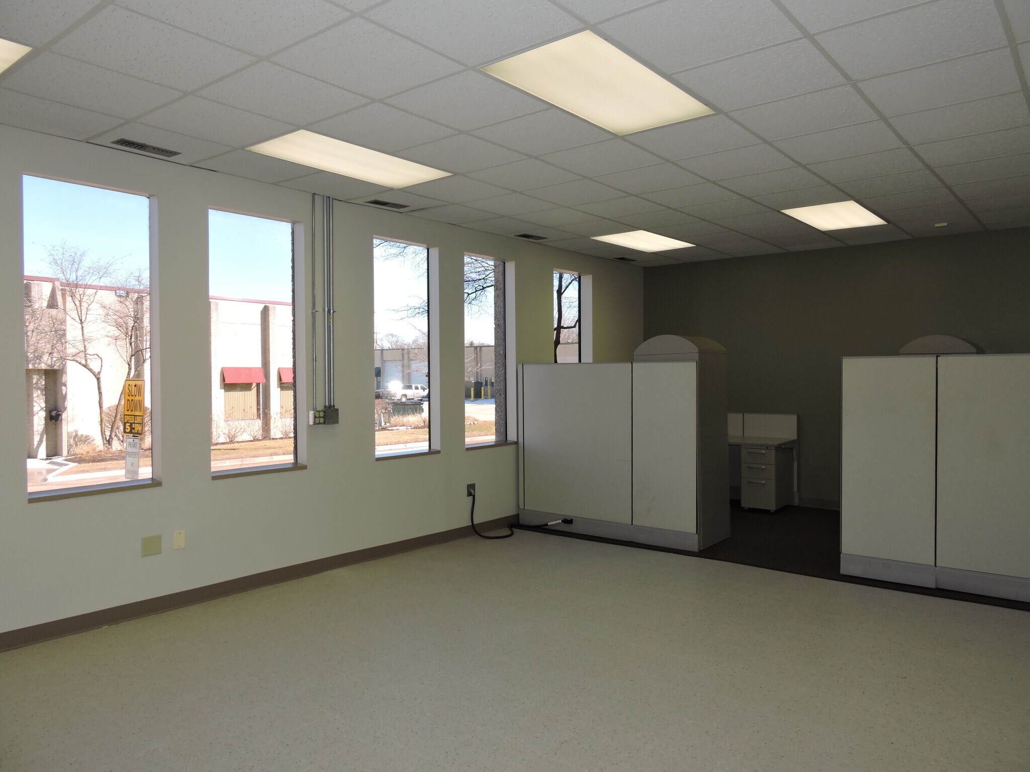 600-610 W 5th Ave, Naperville, IL for lease Interior Photo- Image 1 of 9