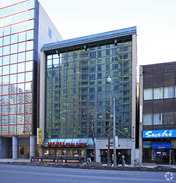 164 Eglinton Ave E, Toronto, ON for lease - Primary Photo - Image 1 of 5