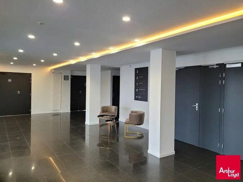 Office in Le Mans for lease - Lobby - Image 1 of 4