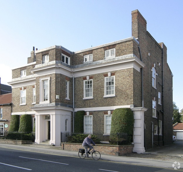 23 Front St, York for sale - Primary Photo - Image 1 of 1
