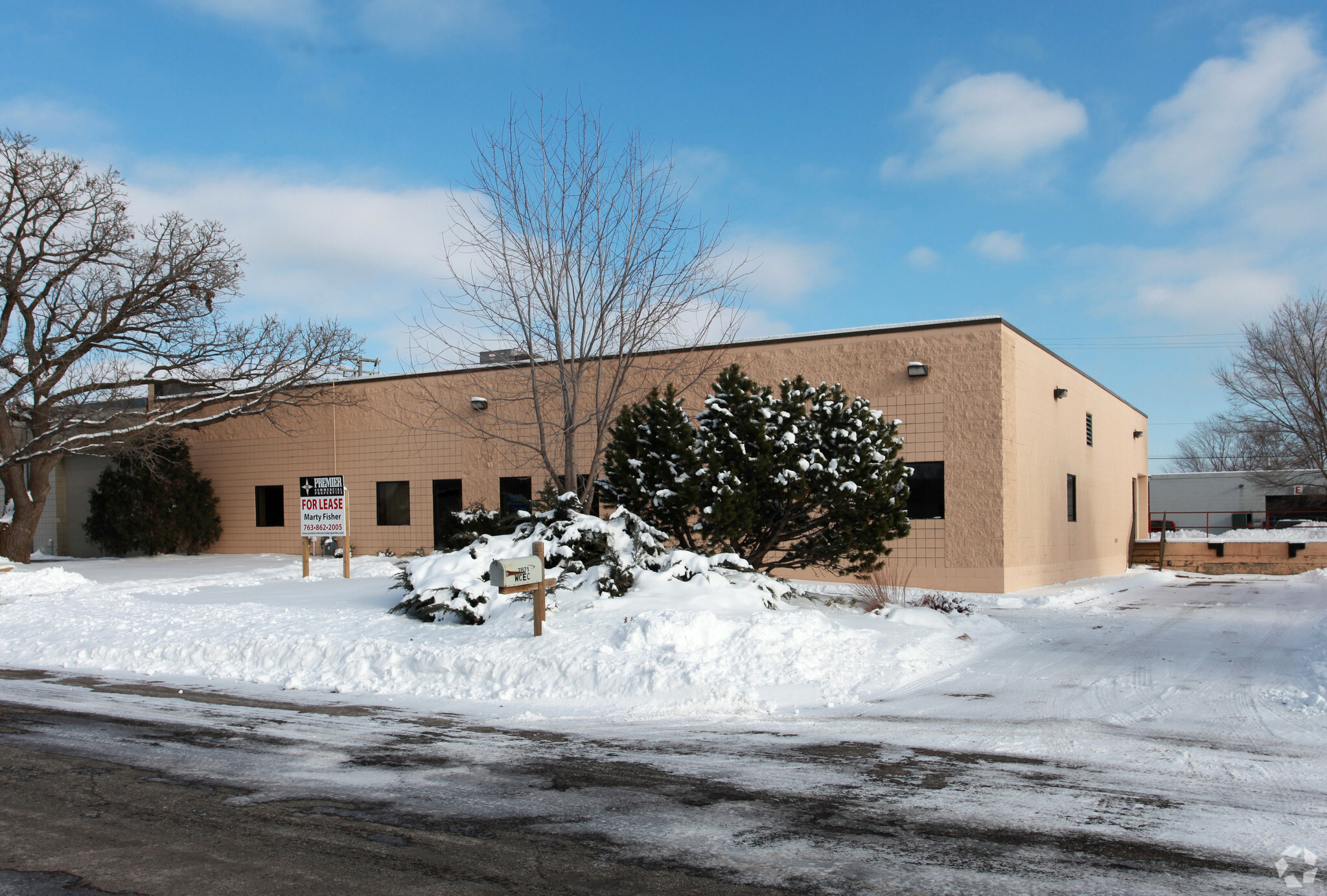 7871-7891 Hickory St NE, Fridley, MN for lease Building Photo- Image 1 of 4