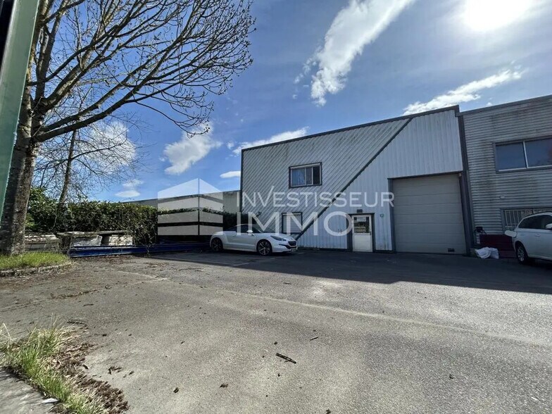 Industrial in Pierrelaye for sale - Building Photo - Image 1 of 10