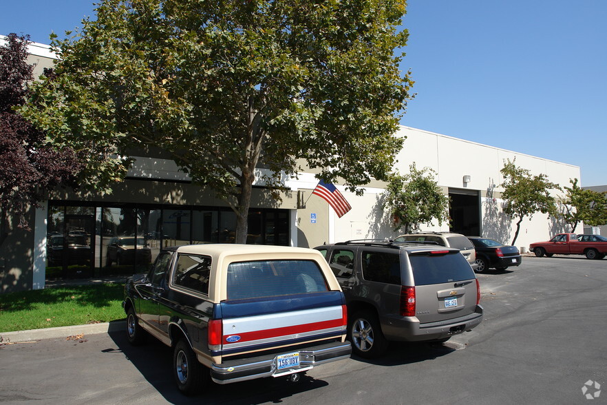 2357 Industrial Pky W, Hayward, CA for lease - Building Photo - Image 2 of 3