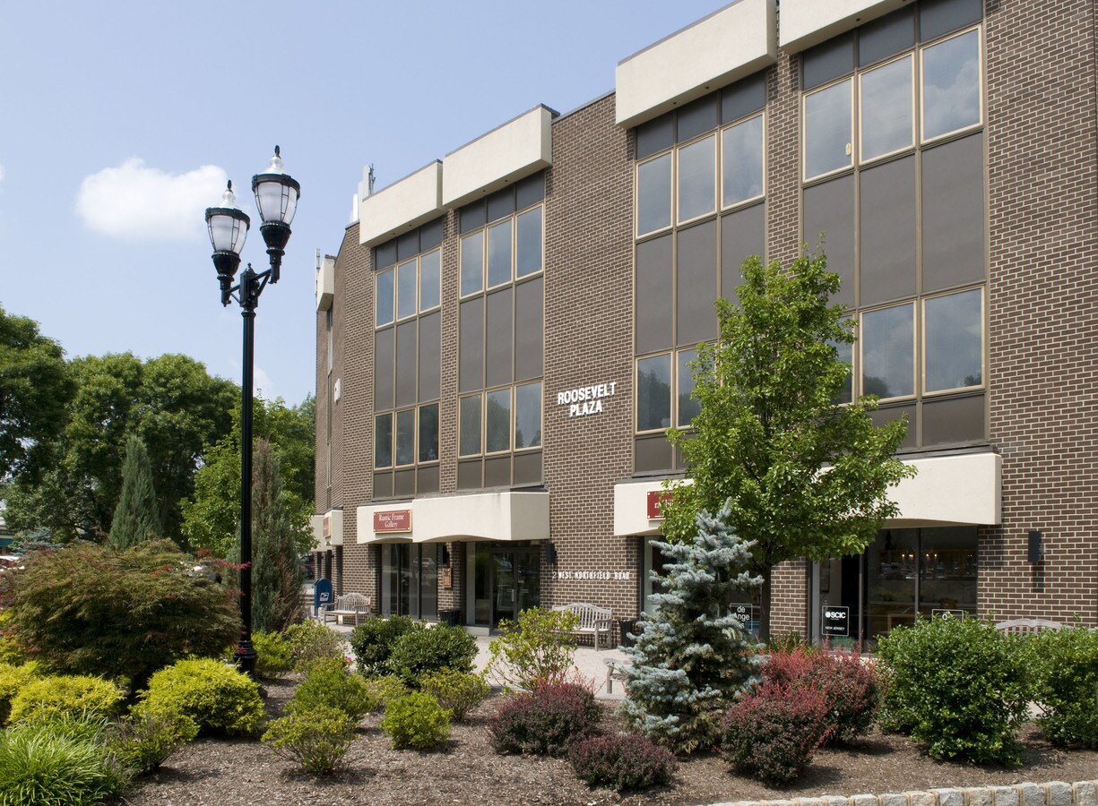 2 W Northfield Rd, Livingston, NJ 07039 Roosevelt Plaza