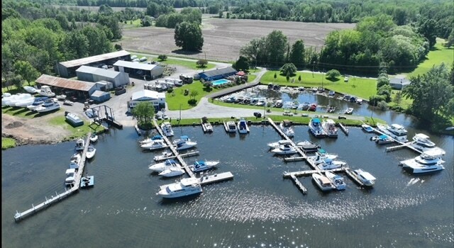 スーパーマリーナ 9170 Horseshoe Island Rd, Clay, NY 13041 - Pirates Cove