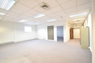 147-39 175th St, Springfield Gardens, NY for lease Interior Photo- Image 1 of 6