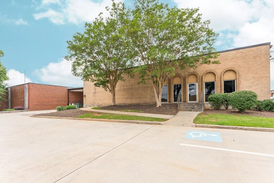 1562 Litton Dr, Stone Mountain, GA for lease - Building Photo - Image 3 of 5