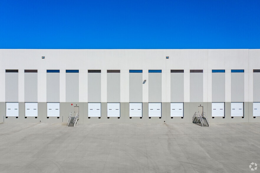 4251 Northern Cross Blvd, Haltom City, TX for lease - Building Photo - Image 2 of 6