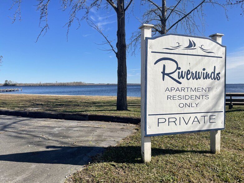 1213 Riverside Ave, Elizabeth City, NC for sale - Building Photo - Image 1 of 1