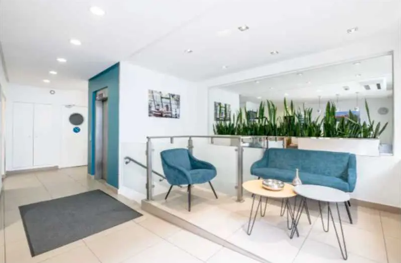 Coworking Space in Paris for lease - Lobby - Image 2 of 2