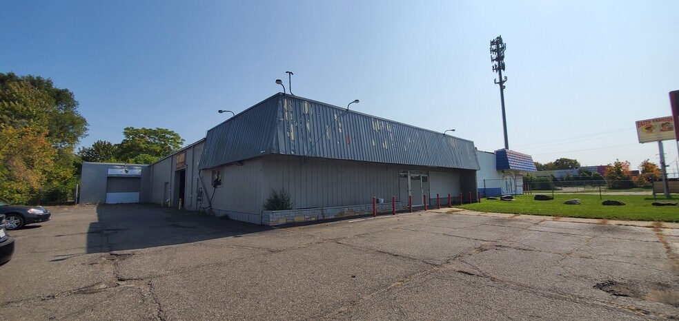 6318 Clio Rd, Flint, MI for sale - Primary Photo - Image 1 of 1