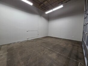 2195 Hyacinth St NE, Salem, OR for lease Interior Photo- Image 2 of 3