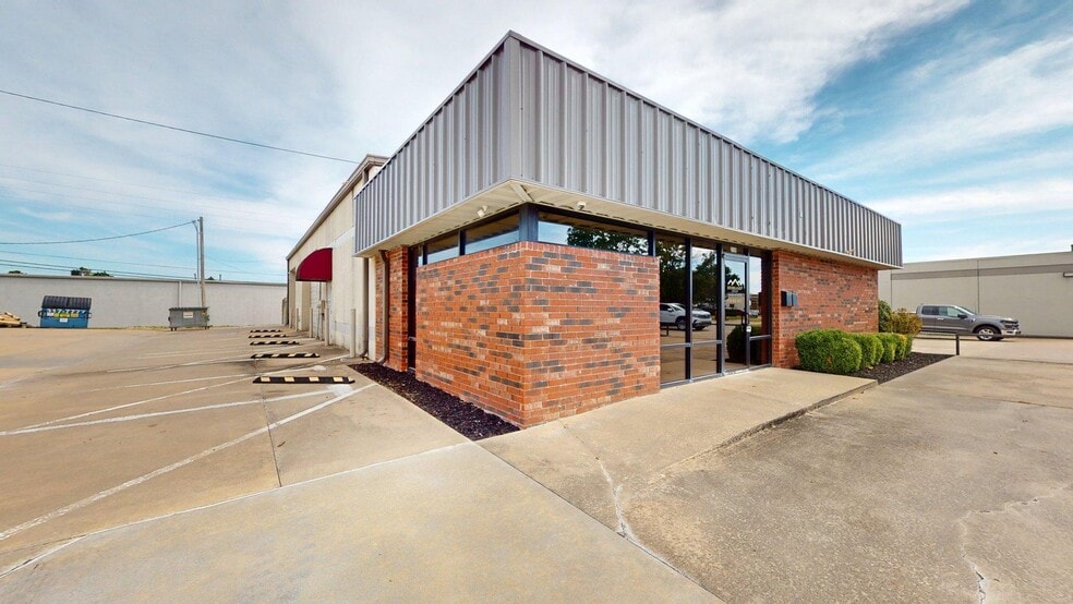2109 N Yellowood Ave, Broken Arrow, OK for lease - Building Photo - Image 3 of 34