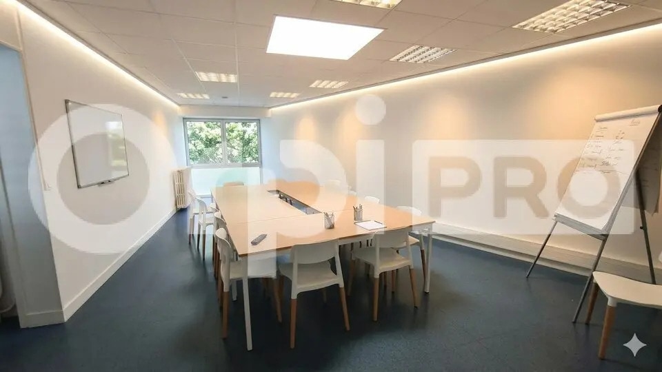 Retail in Melun for lease - Building Photo - Image 3 of 7