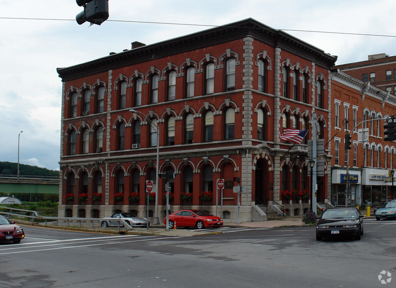 49 E Main St, Amsterdam, NY for sale - Primary Photo - Image 1 of 33