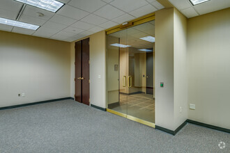 1200 N Mayfair Rd, Wauwatosa, WI for lease Interior Photo- Image 2 of 5